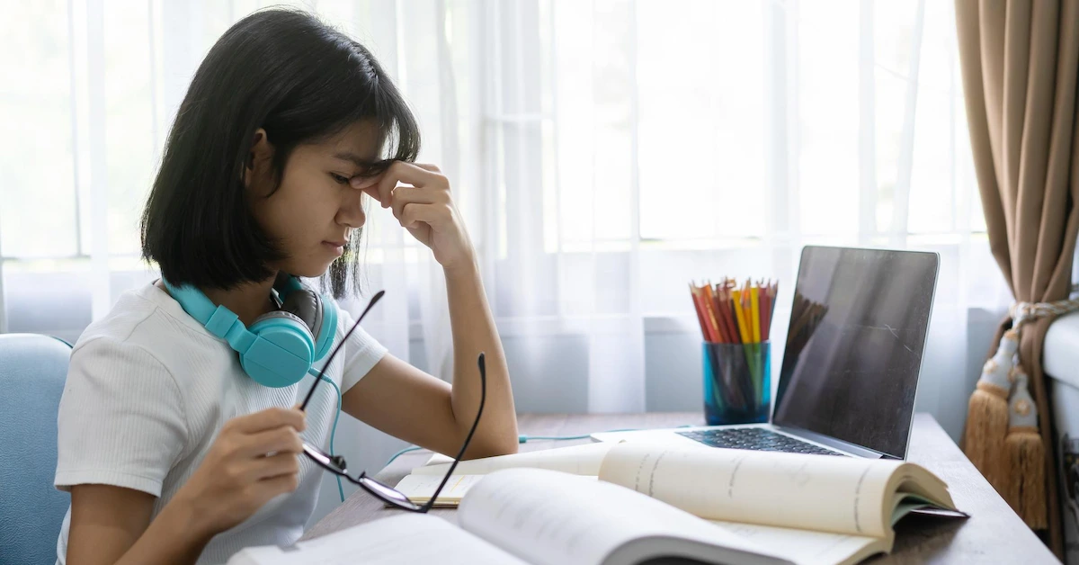 Managing Academic Stress: 7 Signs Your Teen Is Struggling